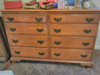 Dresser with 8 drawers & Mirror