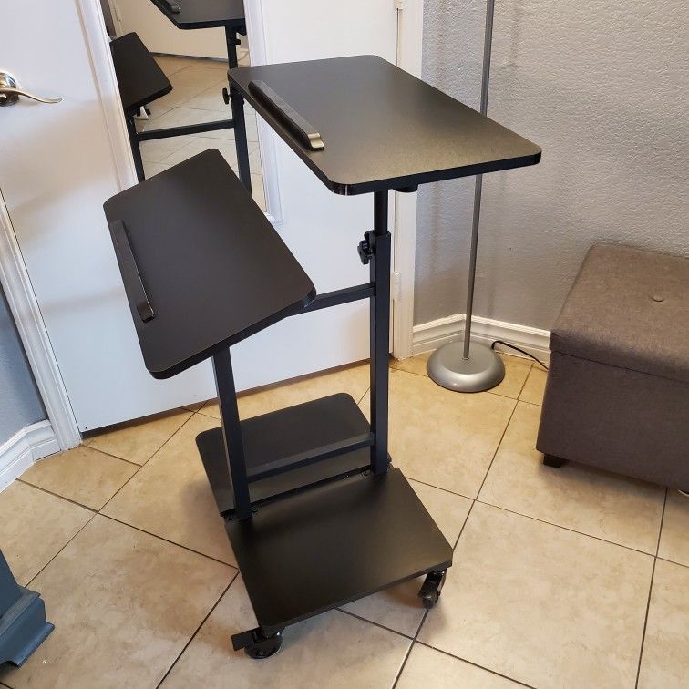 Mobile Laptop Stand Desk