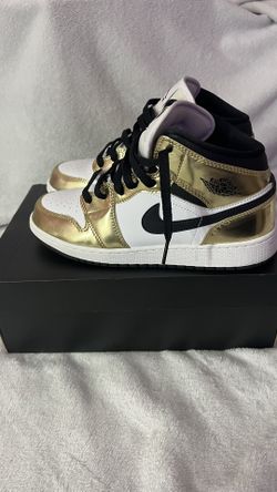 Jordan 1 mid Metallic Gold