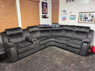 POWER MOTION RECLINER SECTIONAL WITH USB CHARGING