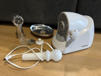 Gourmia Meat Grinder With Accessories