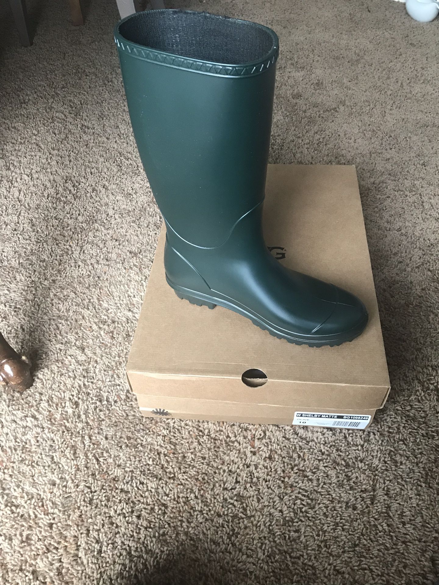UGG size 10 olive rain boots