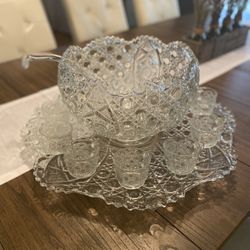 Vintage Smith Glass daisy and button punch bowl set. Original packaging and box. Excellent condition.  Punch bowl. Underplate. Ladle. 10 cups.