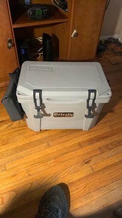 Grizzly 15 quart ice chest