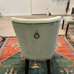 Four Dinning Room Chairs In Very Good Condition. Originally Price Per Chairs Was $225