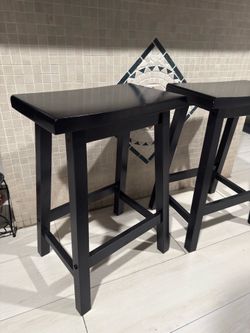 Set of 2 Black Counter/Bar Height Stools – Excellent Condition