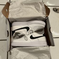 Nike Air Force 1 ‘07 white with black swoosh