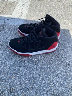 Air Jordan Max Aura Black/Red Basketball Sneakers