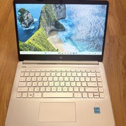 HP Pavilion 14-dqxxx core i3 11th 16GB Ram 256GB SSD Windows 11 Pro 15” UHD Screen Laptop with charger in Excellent Working condition!!!!  Specificati