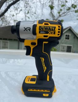 DEWALT XR DCF845 IMPACT DRILL ( TOOL ONLY)NO PILA