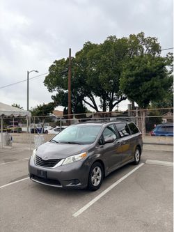 213 Toyota sienna