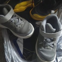 Zapatos Jordan  Size 11 C Para Niños 