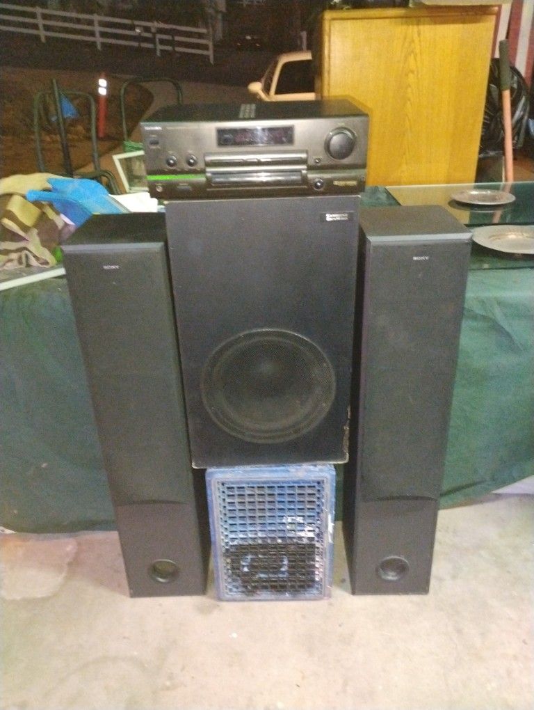 Cambridge Soundworks W/Amp Sony Towers Techniques Stereo