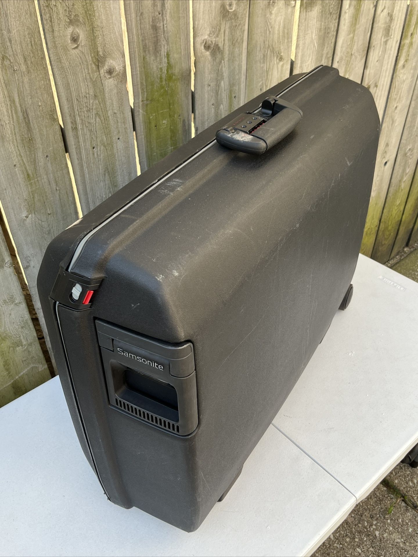 Vintage Samsonite Oyster Point Latch Hard Shell Suitcase Luggage