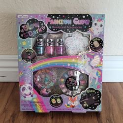Fashion Glow in the Dark Beauty And Accessories Toys New.