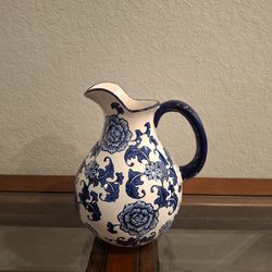 DECORATIVE CERAMIC PITCHER (SERIOUS BUYERS ONLY PLEASE 🙏🏻)READ FULL DESCRIPTION BEFORE ASKING PLEASE 🙏🏻 IF IT'S POSTED IT'S AVAILABLE 👀