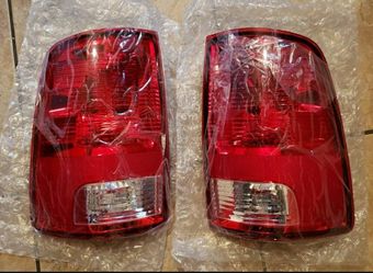 2009 - 2018 Dodge Ram 1500) Tail Lights