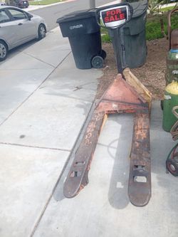 Pallet jacks