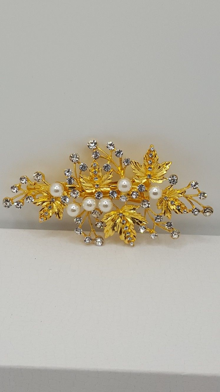 Vintage, Hair pin, Crystal and Pearls with Leaves Style. New with out tag.
