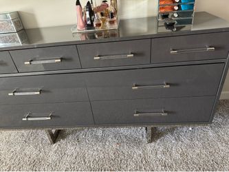 4-Piece Bedroom Set – Good Condition