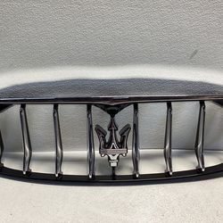 2017 2018 2019 2020 MASERATI LEVANTE CENTER GRILLE