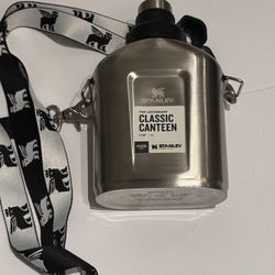 (NEW) Stanley: The Legendary Classic Insulated Canteen - 1.1 QT/ 1 L