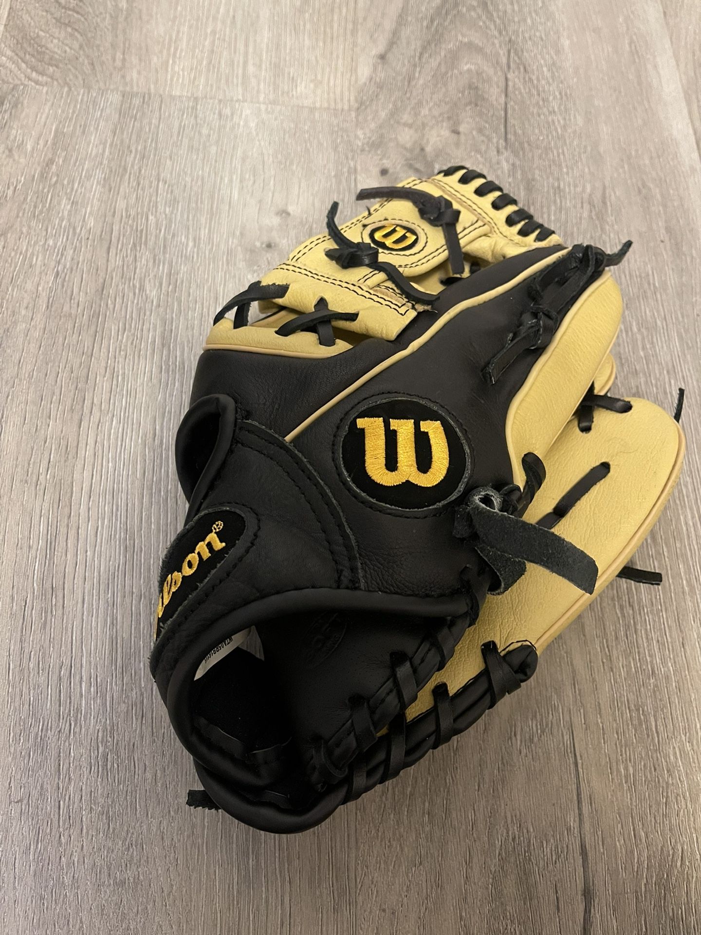 Youth Wilson Baseball Glove
