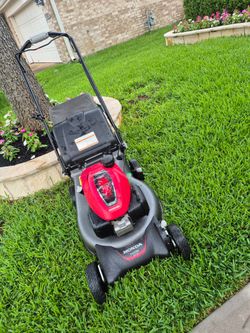 Honda mower hrn216vka usada trabajando muy bien