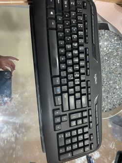 Logitech Signature K650 Comfort Full-Size Wireless Keyboard with Wrist Rest, BLE Bluetooth or Logi Bolt USB Receiver, Deep-Cushioned Keys, Numpad, Com