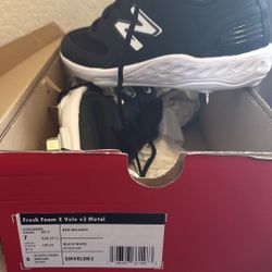 Women’s New Balance Cleats 