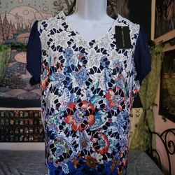 Beautiful Intricate Lace Woven Blue White Red Floral Short Sleeve Top Medium