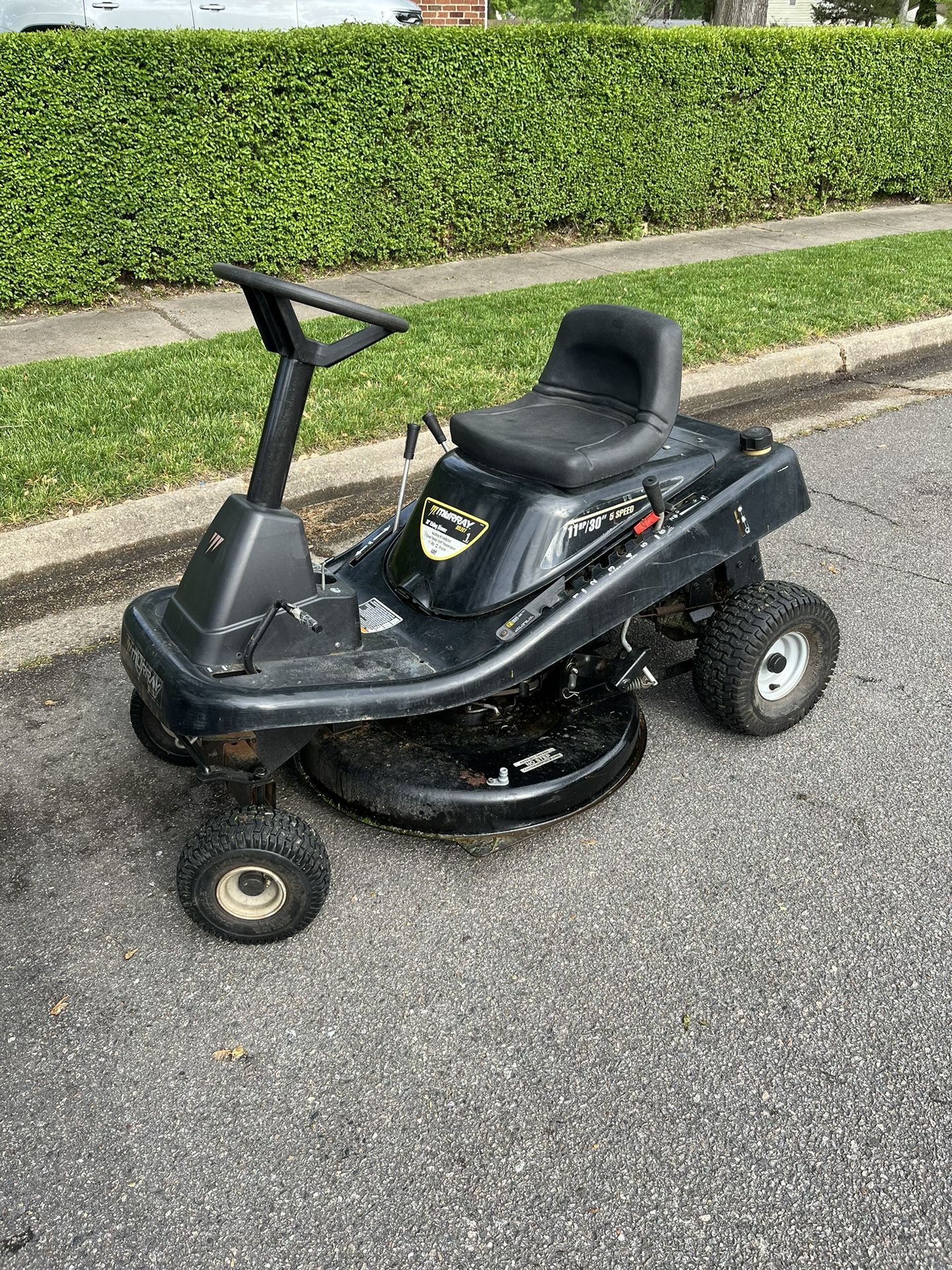 Riding Lawnmower 