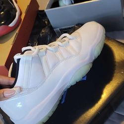 Air Jordan 11 Retro Low Legend Blue