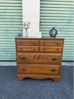 Wood dresser 3 Drawers