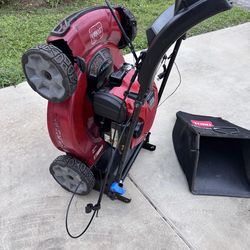 VORTEX TECHNOLOGY TORO SMART STOW LAWN MOWER SELF PROPEL, GRASS BAG, FRESH OIL CHANGE, NEW GAS, SHARPENED BLADE, NEW AIR FILTER WORKS AS SUPPOSED TO G