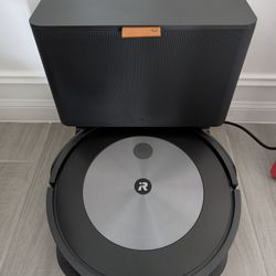 iRobot Roomba J7+ with Dock And Accessories 