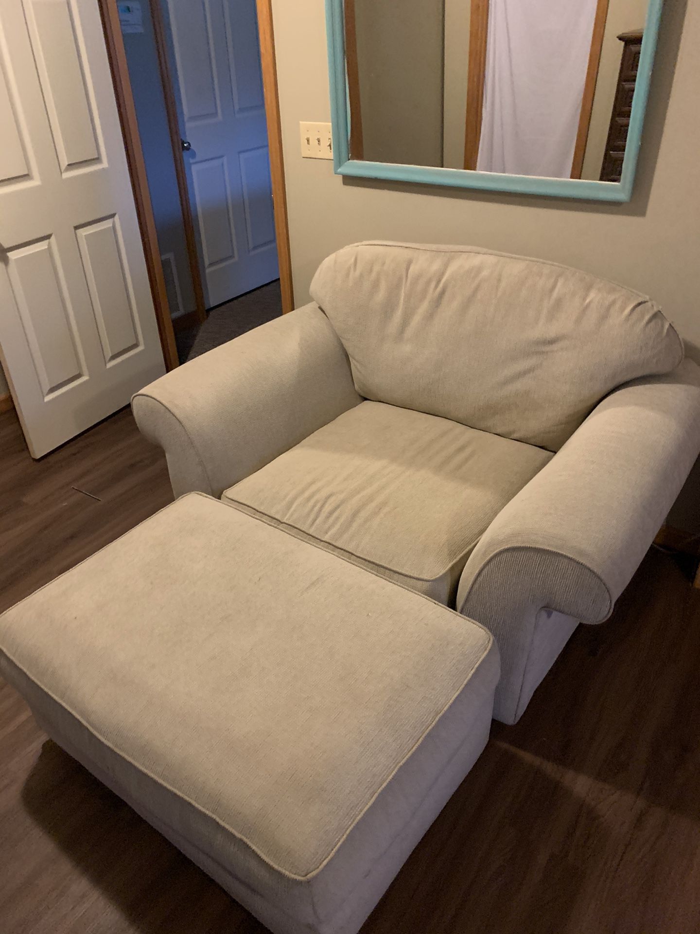 Oversized comfy chair with ottoman