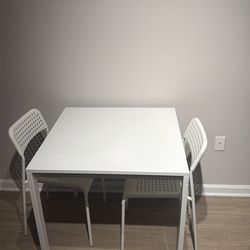 IKEA dining table (Negotiable on price!!!) need to sell moving asap