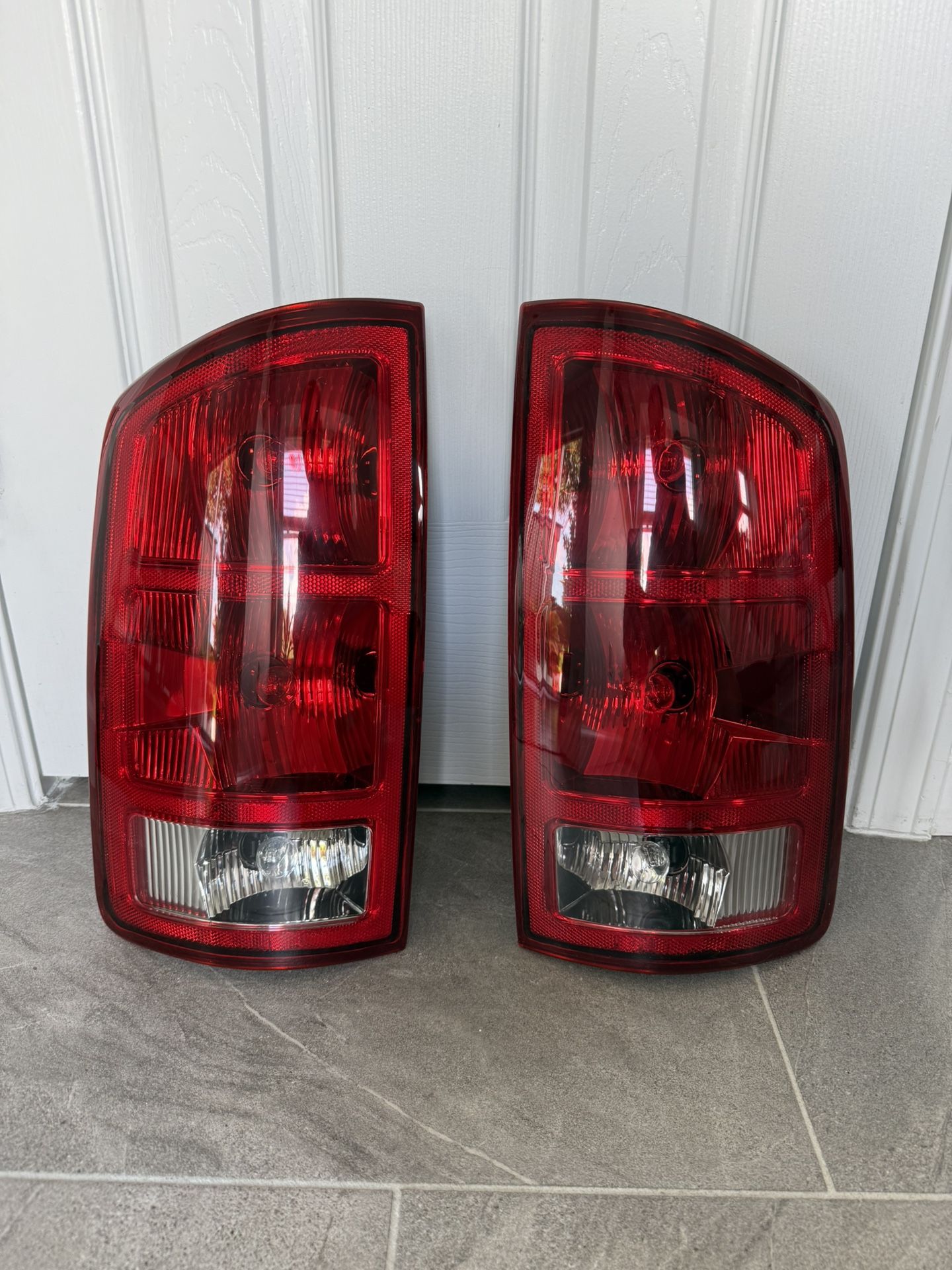 02-06 Dodge Ram Tail Lights Brand New Calaveras Faros Luces