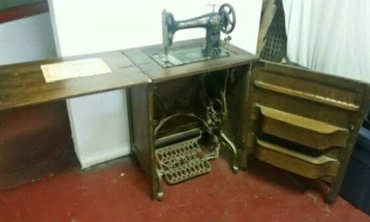 Vintage "Free No.5" Treadle Sewing Machine, Oak Cabinet