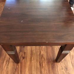 2 Mesas De Madera Pequeñas