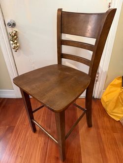 Set a 4 solid wood counter barstools
