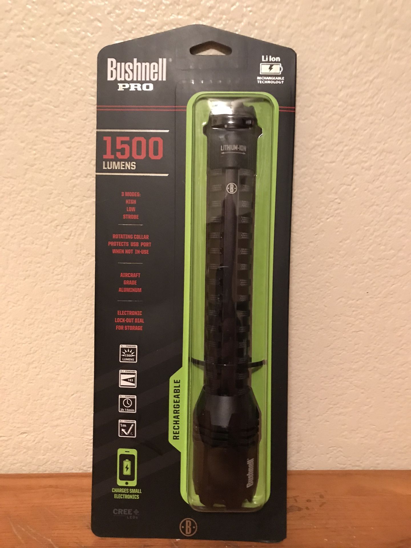 BUSHNELL PRO 1500 LUMENS FLASHLIGHT