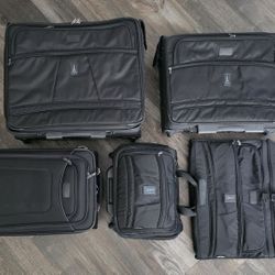 TravelPro Crew 5 Luggage Set
5 Pieces 
