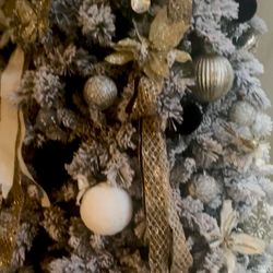 9ft Flocked Christmas Tree 