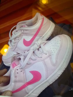 NIKE WOMANS DUNKS SIZE 7