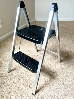 2-Step Folding Aluminum Step Ladder