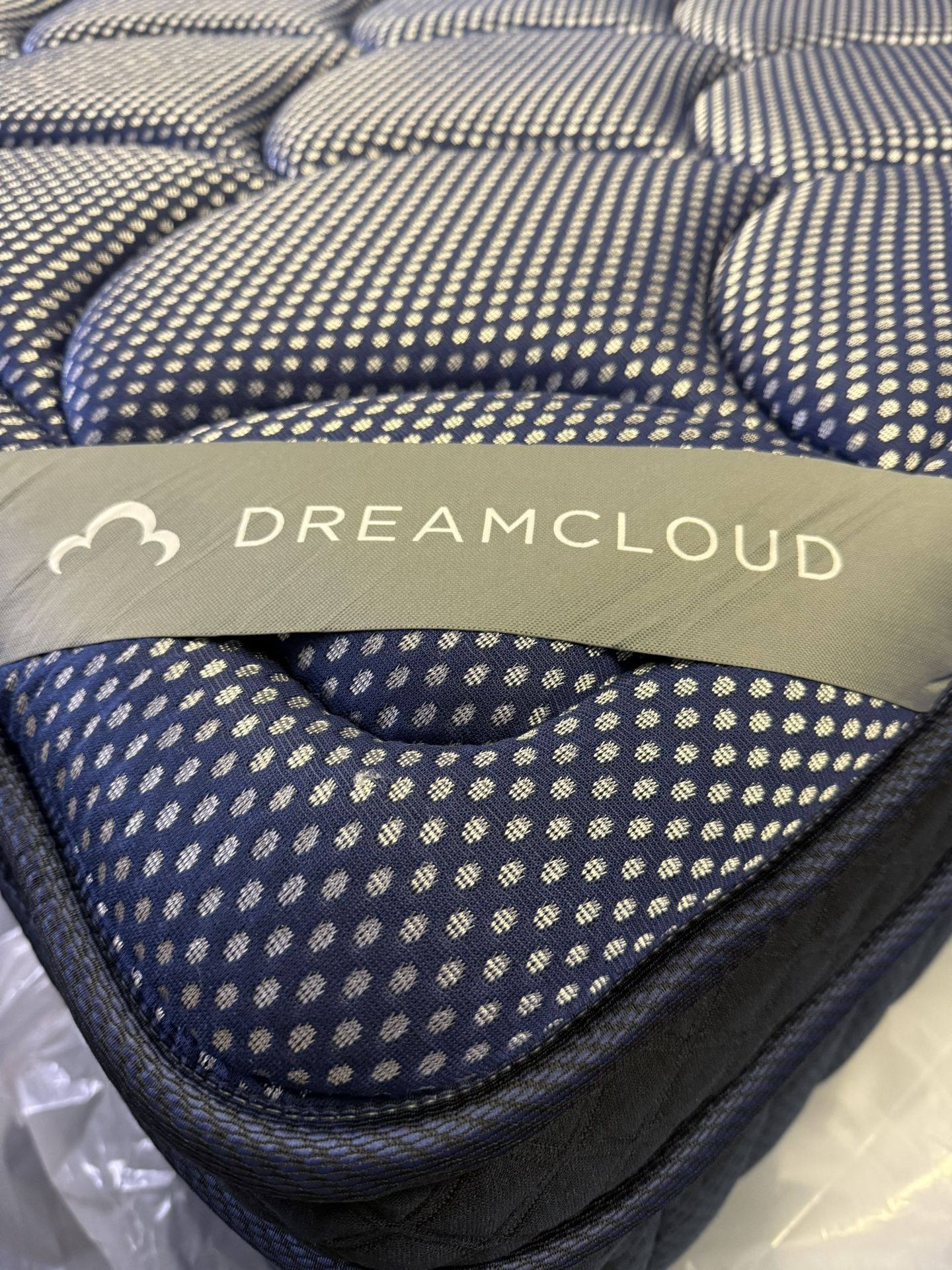 DreamCloud Luxe Memory Foam Mattress, King, Like New