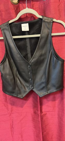 Social Tourist faux leather cropped vest  large