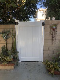 Vinyl Gate